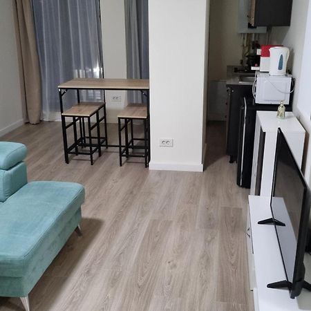 Apartament Cwa 1 Aeroport Отопень Екстер'єр фото