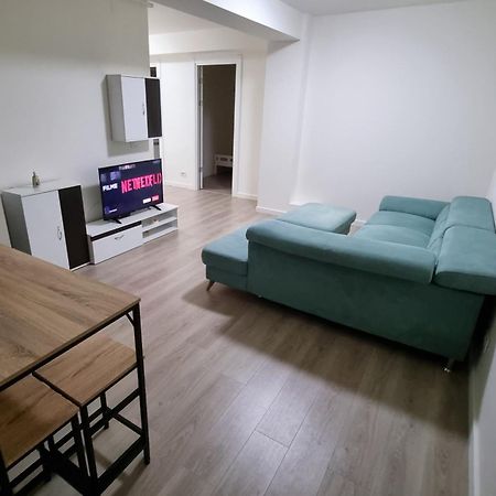 Apartament Cwa 1 Aeroport Отопень Екстер'єр фото