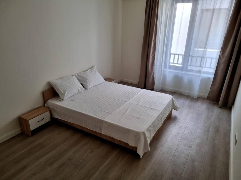 Apartament Cwa 1 Aeroport Отопень Екстер'єр фото